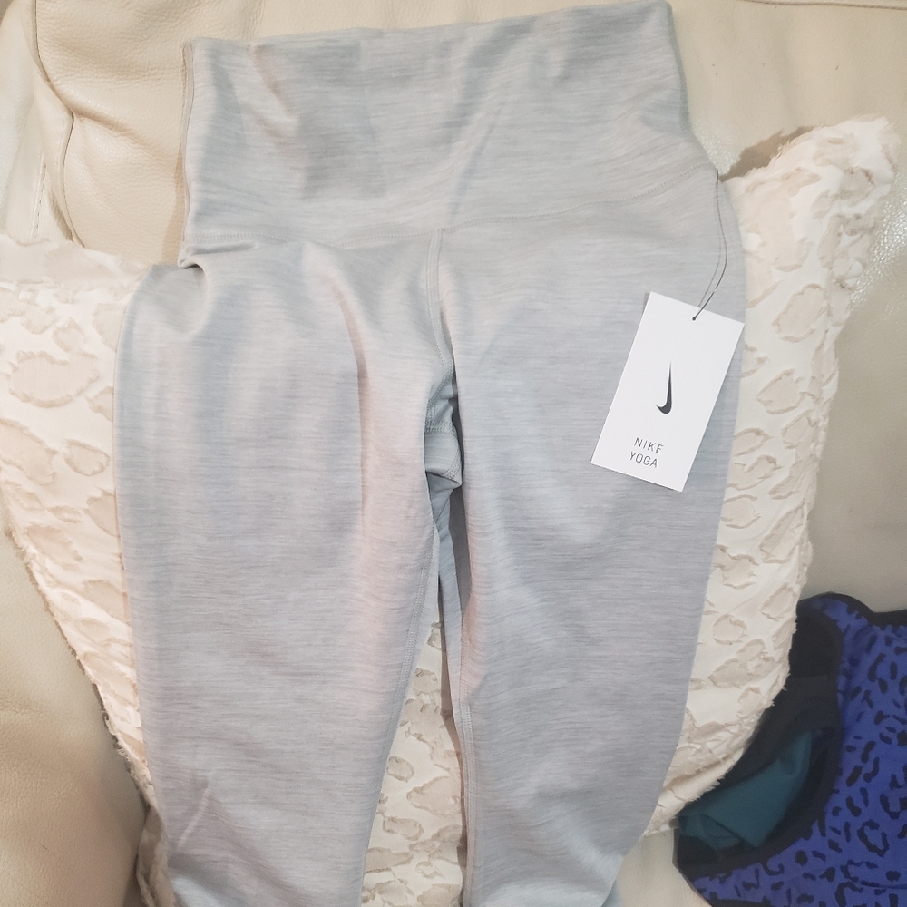 Workout leggings with side accent